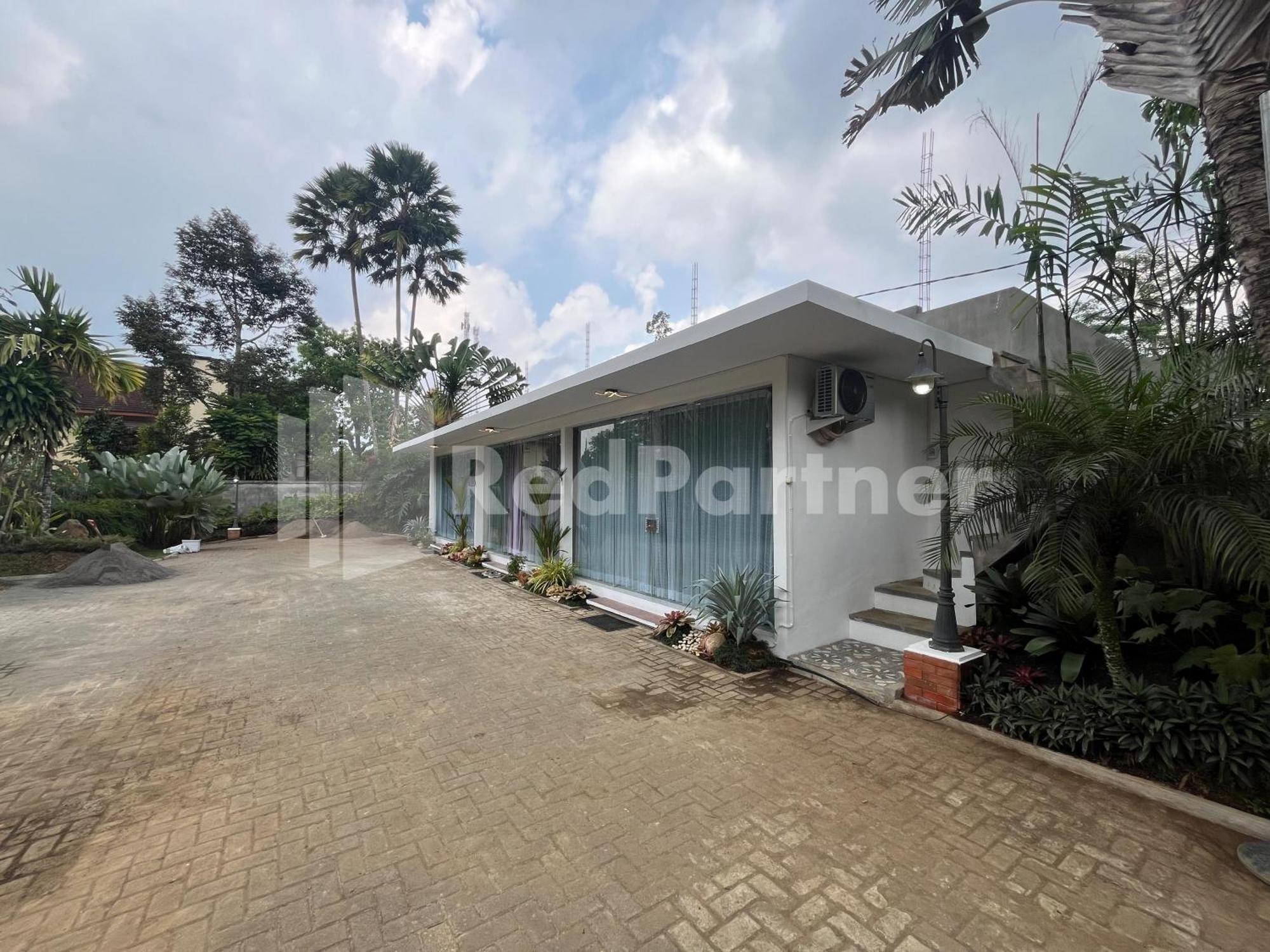 Layar Selorejo Mitra Reddoorz 2* Malang